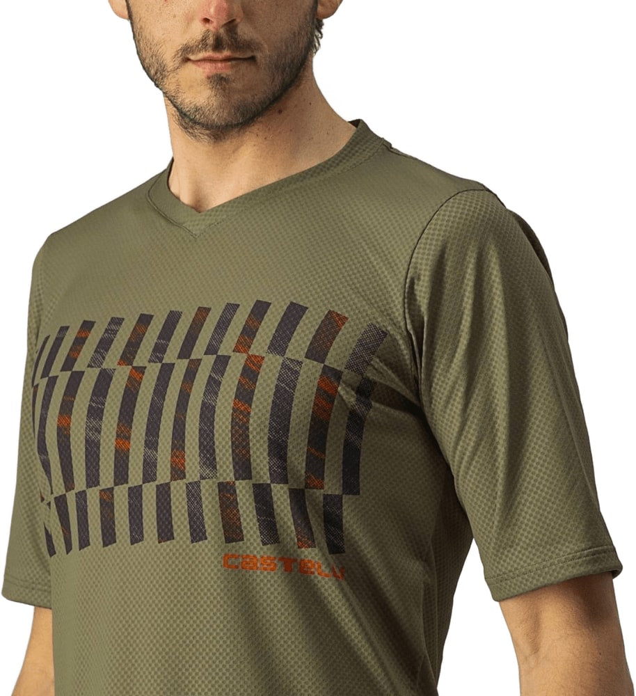 Castelli Trail Tech men's MTB jersey, short-sleeve cycling clothing with breathable fabric and MTB-specific fit.