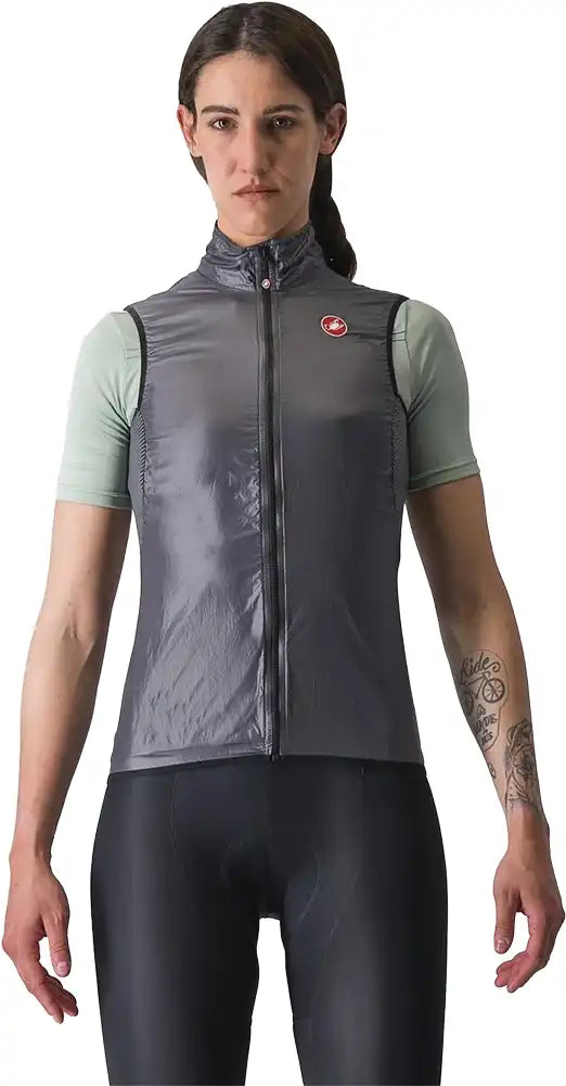Castelli Aria women's jacket, lightweight cycling outerwear in black with logo details, designed for comfort and performance.