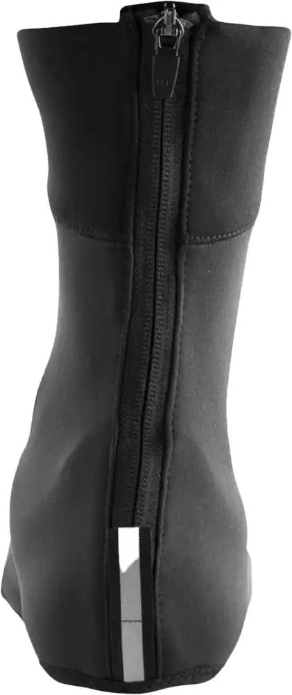 Castelli Entrata shoecovers, black cycling shoe covers made from stretchy, weather-resistant fabric, designed to protect shoes from rain and wind.
