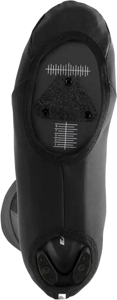 Black Castelli Entrata shoecovers for cycling, made from waterproof clothing material, designed to keep shoes dry during rides.