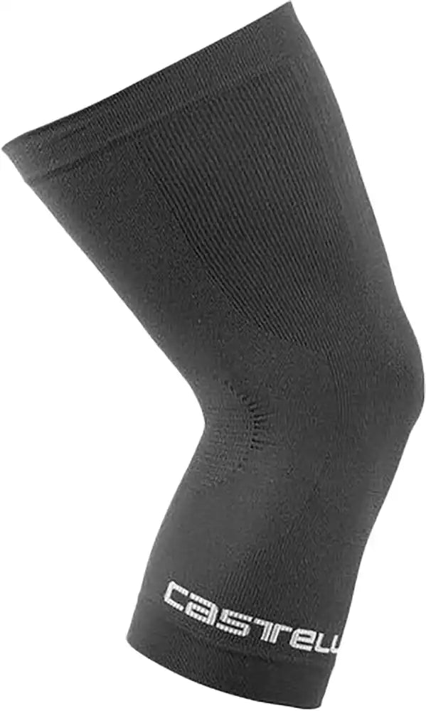 Castelli Pro Seamless Knee Warmers in black, stretchy cycling clothing with seamless design for comfortable fit and warmth.