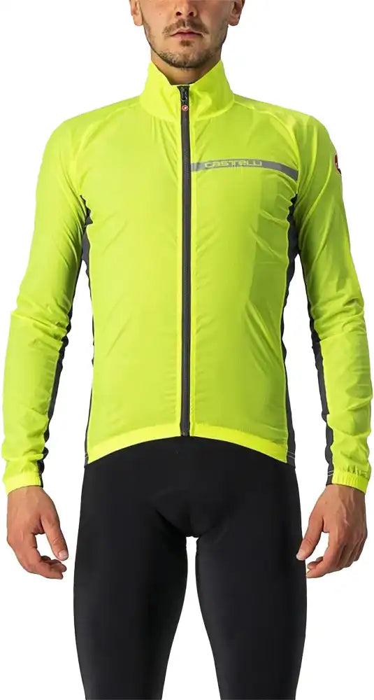 Castelli Squadra Stretch men's jacket featuring a sleek design, lightweight fabric, and full front zipper for active outdoor wear.