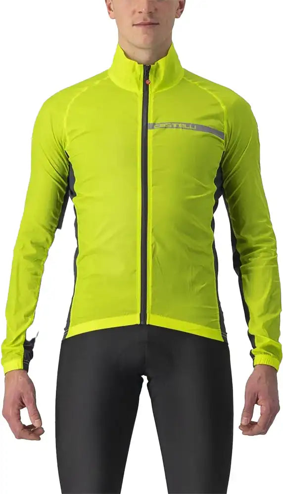 Castelli Squadra Stretch men's jacket, lightweight cycling clothing with a fitted design and breathable fabric.