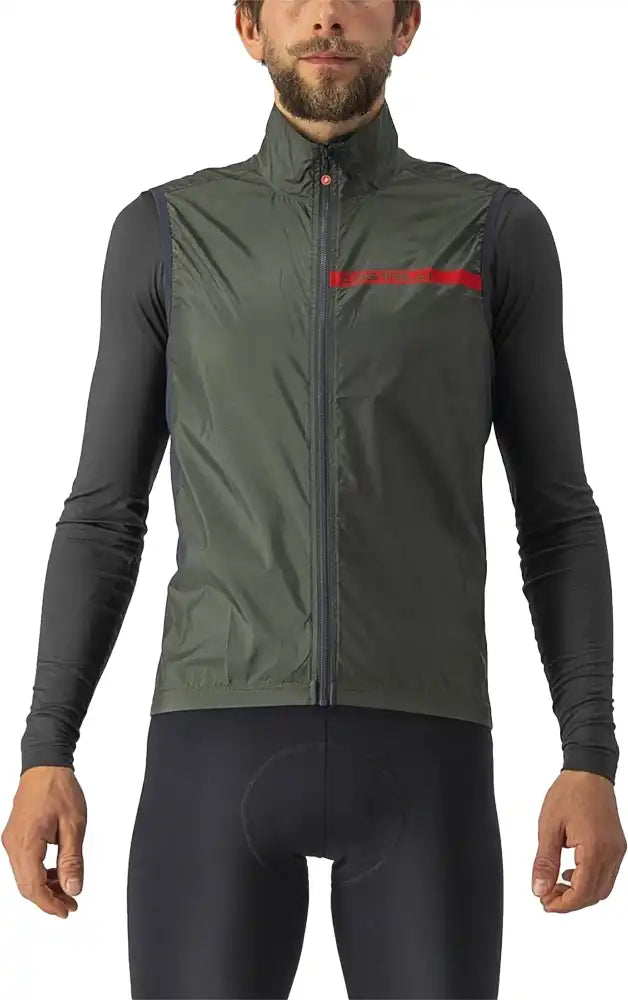 Castelli Squadra Stretch men's cycling vest showing lightweight fabric and sporty fit, ideal for active outdoor wear.