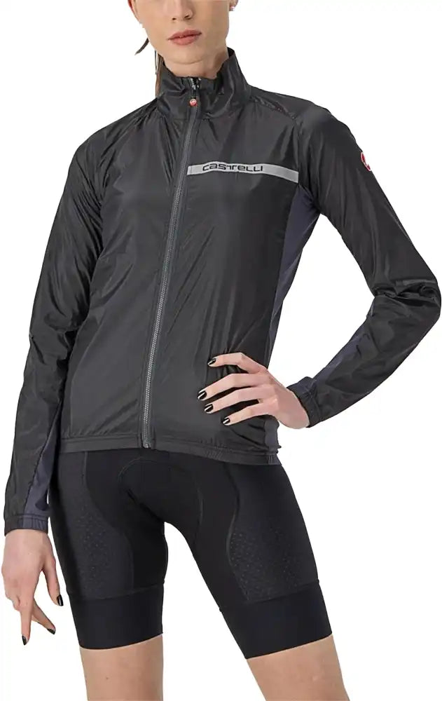 Castelli Squadra Stretch women's jacket, lightweight cycling clothing with a fitted design and breathable fabric.