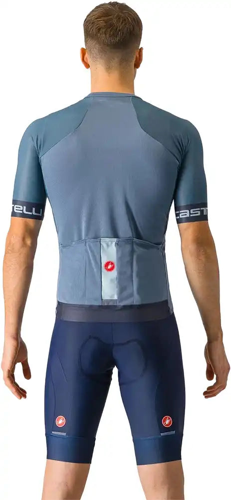 Castelli Entrata 2 men's bib knicks, cycling clothing with padded chamois, black and red design, close-up of the fitted fabric.