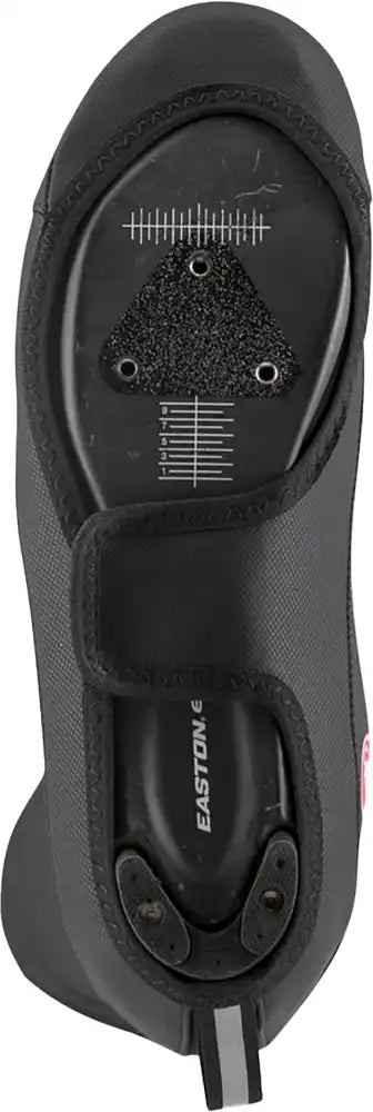 Castelli Unlimited shoecovers, black cycling shoe covers made of waterproof fabric, designed to protect shoes in wet weather.
