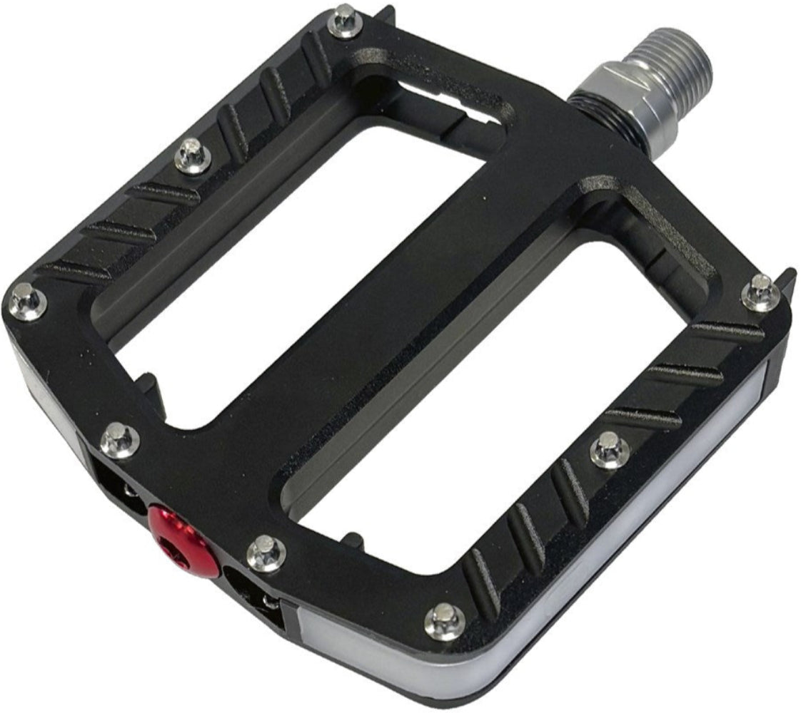 Azur Lumi flashing MTB platform pedals with reflective surfaces and durable metal construction for mountain biking.