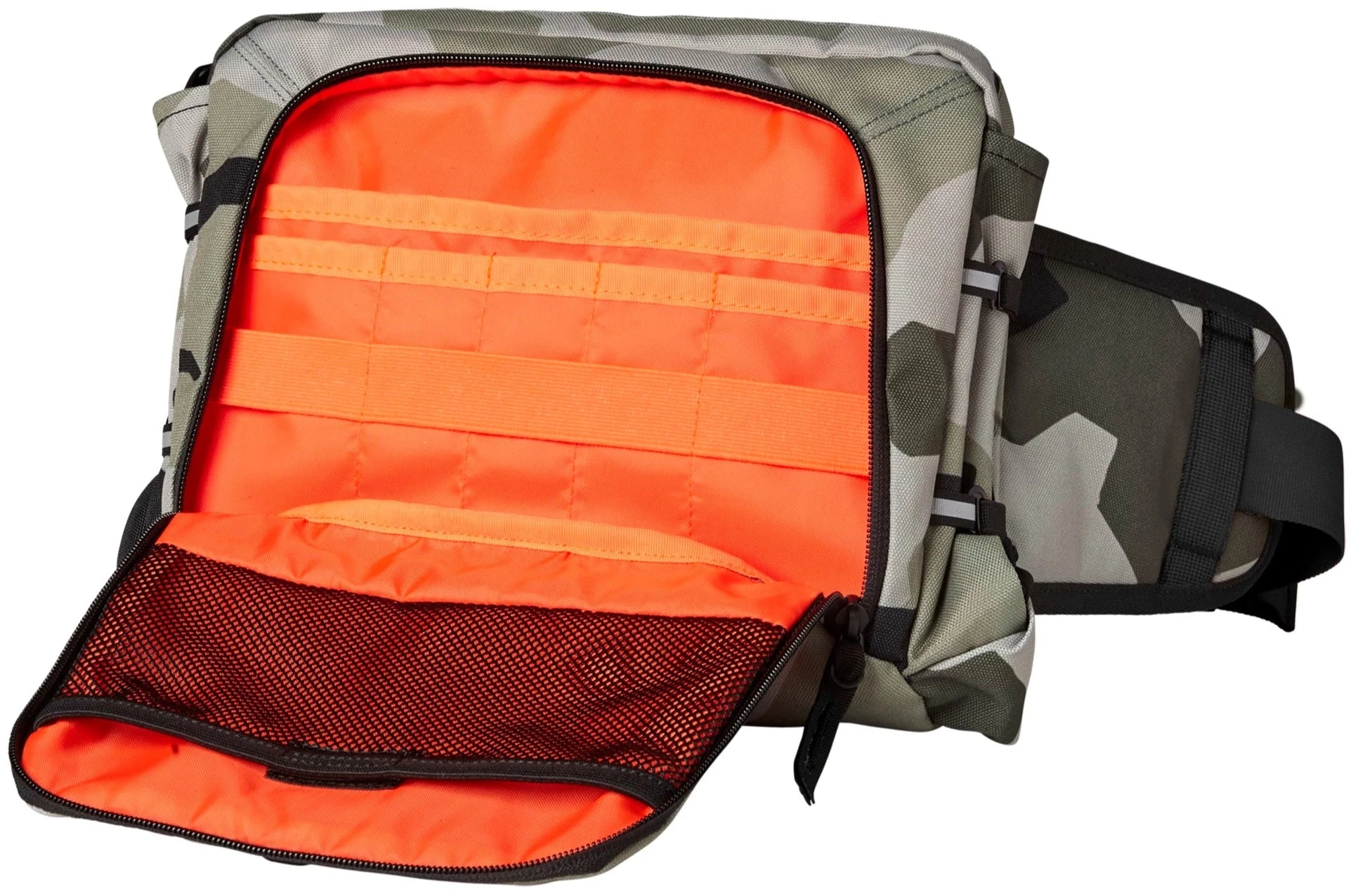 Fox Utility Lumbar 5 hydration pack with 1.5L water reservoir and adjustable straps, designed for outdoor accessories.