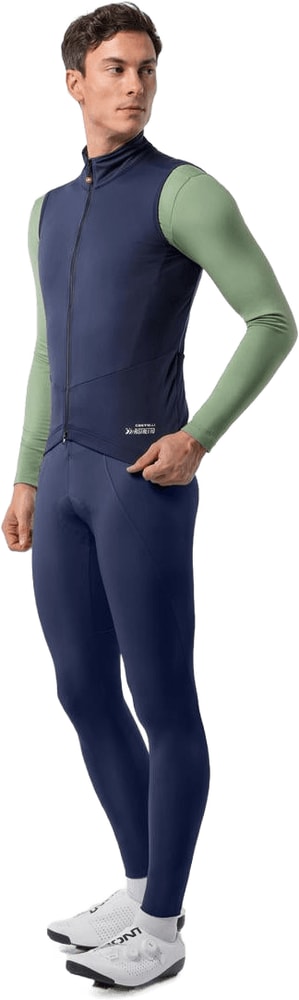 Castelli Perfetto Air men's cycling vest in lightweight, breathable fabric, shown on a model with front zipper and reflective accents.