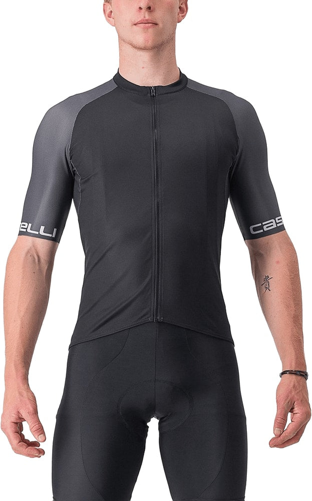 Castelli Entrata VI SS men's cycling jersey displayed on a hanger, featuring a lightweight design and short sleeves.
