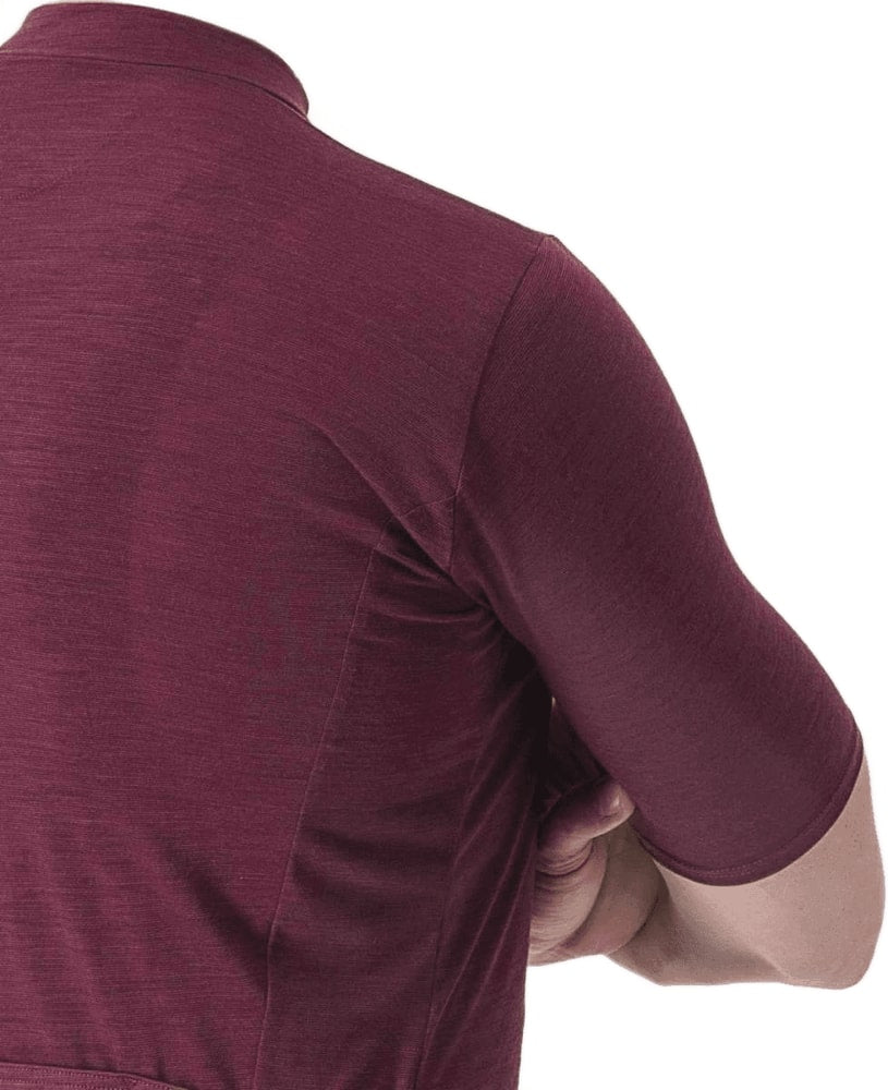 Castelli Essenza SS men's cycling jersey in lightweight fabric with short sleeves, featuring a sleek design and breathable material.