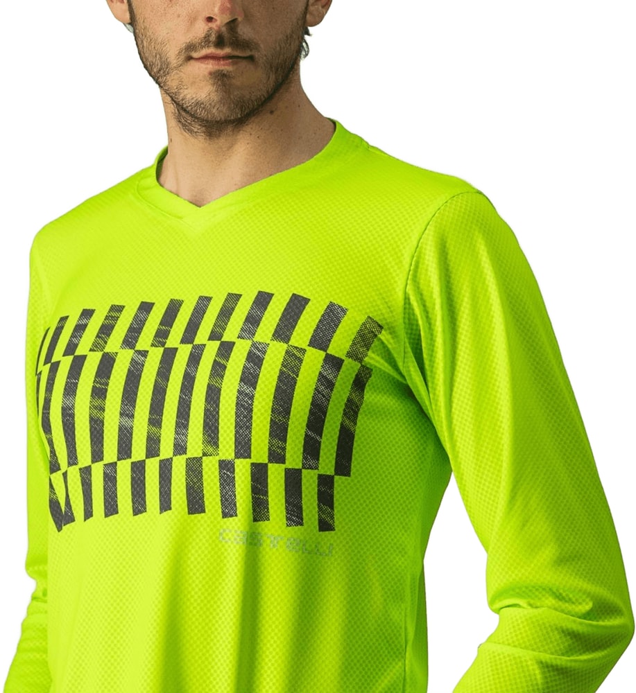 Castelli Trail Tech LS men's MTB jersey showing lightweight, moisture-wicking cycling clothing with long sleeves and breathable fabric.