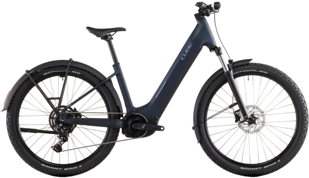 Cube Reaction Hybrid Performance EE 600 FE e-bike in Indigo Blue and Reflex, featuring a sleek frame and advanced electric motor system.