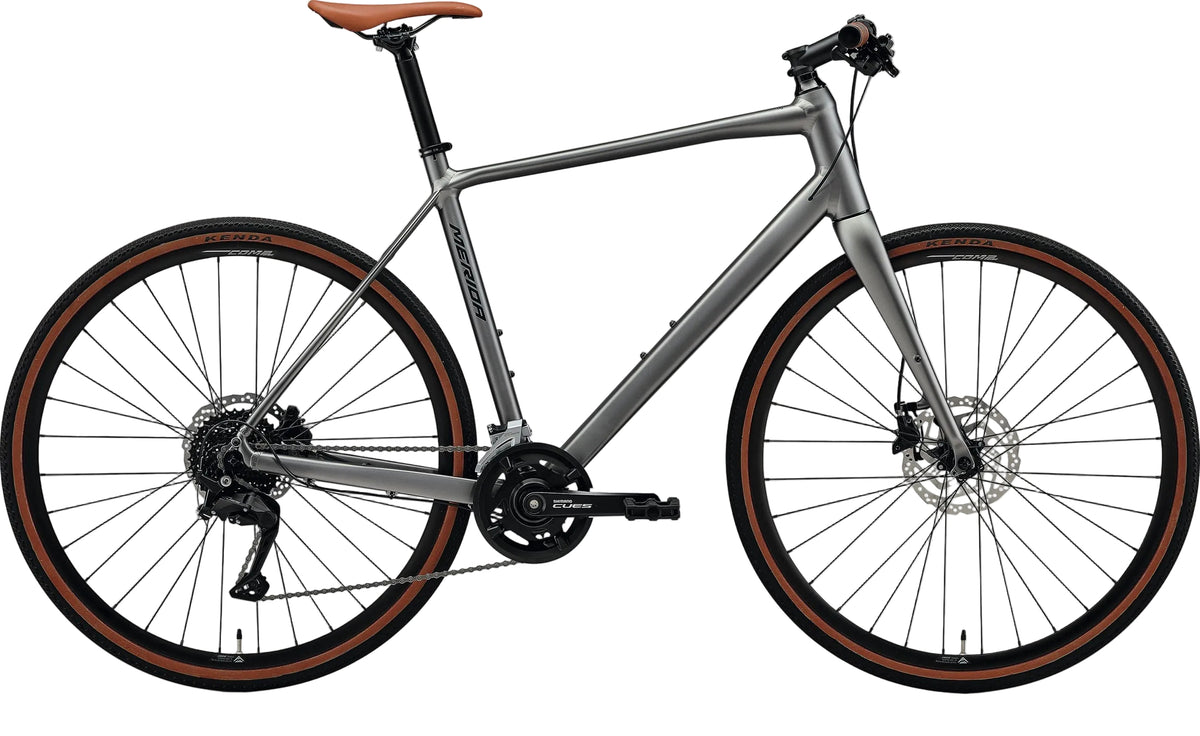 Gray and black Merida Speeder 100 flat bar bike with lightweight frame and sleek design, ideal for urban cycling.