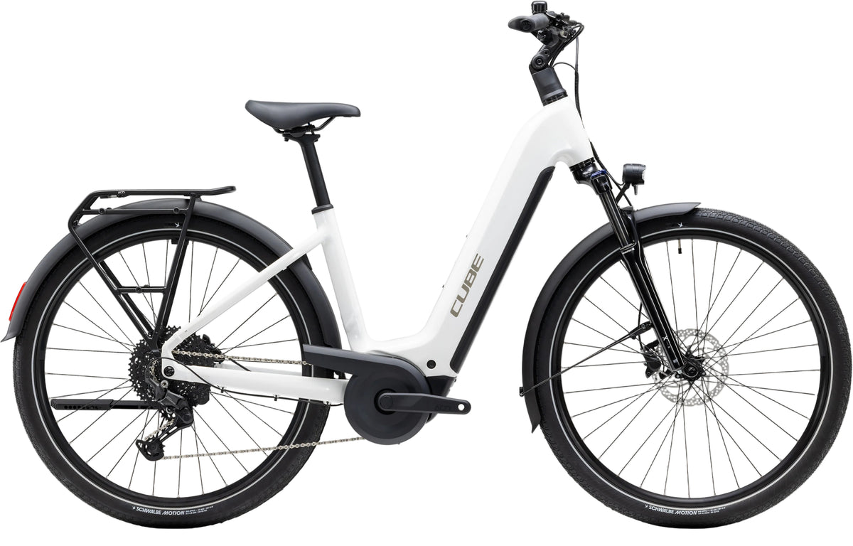 2027 Cube Touring Hybrid ONE Easy Entry 720 in Metallic White n Chrome